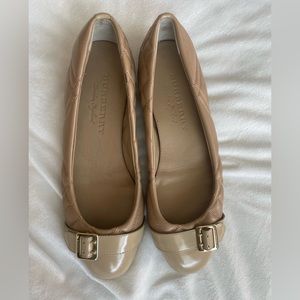 Burberry flat shoes